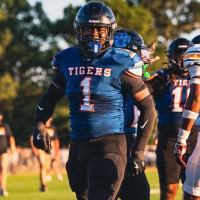GOD first🙌🏿| 2026 | 5’11 210 RB| @Saltillo Highschool | 4.5 40| RB |600 squat| 335 bench| 295 clean| 📱- (662) 205-1083 |