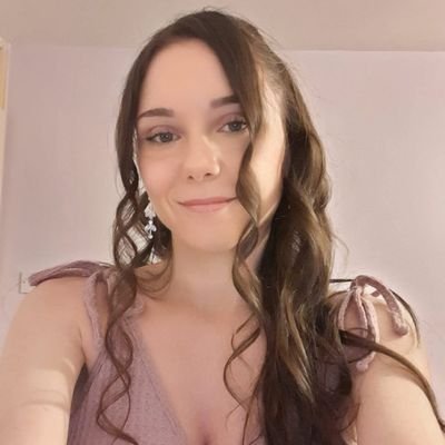 Football fan.
Arsenal fan. Love F1.
Volunteer bee keeper. Murder She Wrote.
Helper of the homeless & animals. Learning BSL.
Regular competition winner. 💃
