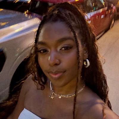 marie__see's profile picture. moonlit room.