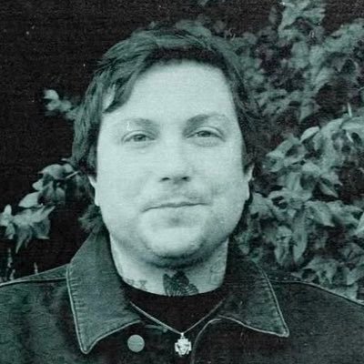 I basically talk a lot about MyChem and Frank’s music. eng/esp XØ 🆓🇵🇸