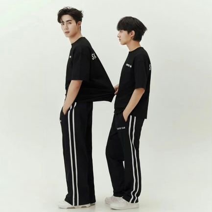 zon10893344's profile picture. 