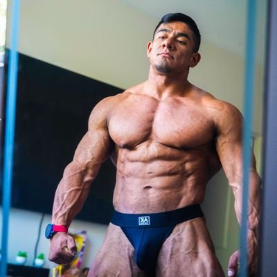 Uncut Latino Bodybuilder - 100% vers -
over 100 videos, collabs, solos, and more 😈