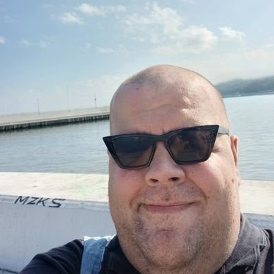 Niezresocjalizowany Pedagog. Kibic Jagiellonii Białystok. Mam nadzieję już wkrótce student psychologii :)