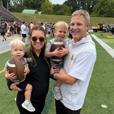 Husband & Father. Defensive Coordinator @BWYJFootball. Physical —Disciplined —Together.
