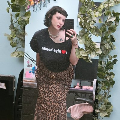 🌸 Sanrio stan 🌸 trinket collector 🌸 @NoGoodCitizen 🩷 🌸 @punkworkshop_us 🌸 https://t.co/qYrSGmIDZI 🌸 thepinkbambii@gmail.com