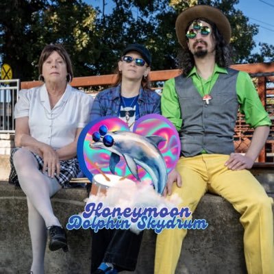 🎼HDS is an original 3pc Semi-Progressive/Psychedelic/Semi-Instrumental band! W/ Larissa Baxter-bass, Adrian Treviño-guitar/vocal, & Brandy Hartman-drums/vocals