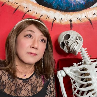 #女装 #Xジェンダー #ドM #パイパン #全身つるすべ #Tバック #ガーターベルト #網タイ #ストッキング #ランジェリー #サルート #ギター #ギタリスト #エフェクター #シンセサイザー #サンプラー #テクノ #プログレ #ジャズ #ブルース #前衛 #写真 #カメラ #カメラマン #フォトグラファー