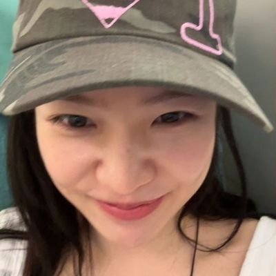 unbothored fangirl | 𝒔𝒆𝒗𝒆𝒏𝒕𝒆𝒆𝒏 𝒂𝒏𝒅 𝒓𝒆𝒅 𝒗𝒆𝒍𝒗𝒆𝒕 𝒆𝒏𝒕𝒉𝒖𝒔𝒊𝒂𝒔𝒕