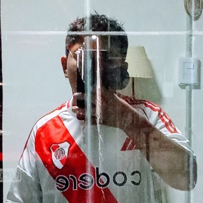 leogonz5647's profile picture. 