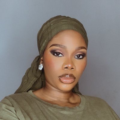 rommielola's profile picture.