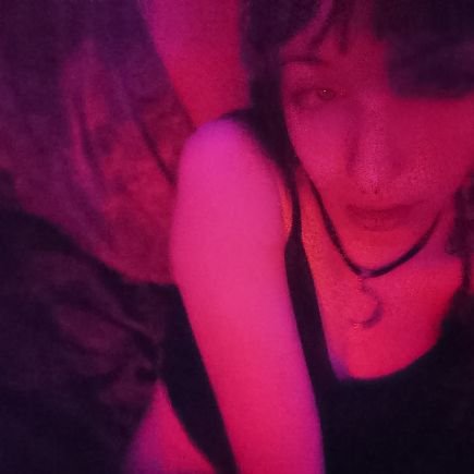 sisi soy yo, la que toma té de peperina y vivo la euforia de ser parte del rock
zorra promiscua kirchnerista lacaniana