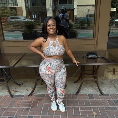 the favor factor 💕 HOST OF THE PINK PLAYBOOK 🏀 🏈🔥