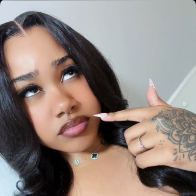 TheScalpAholic herself! ⭐️⭐️⭐️⭐️⭐️• 21• insta:duhh.itsmickk📸 Book me link in bio!