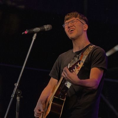 LorenRoldn1's profile picture. Me gusta la musica y la palabra culo
•Fui bajista y cantante de Synthesis
•Instagram: @Loren_8roldan