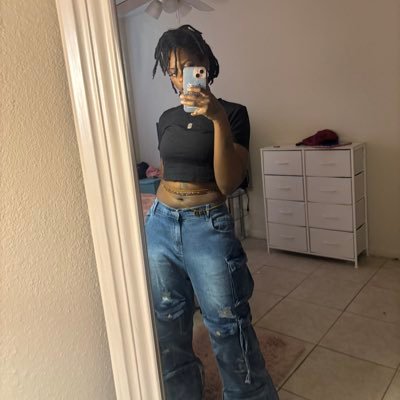 I’m not into strap and I don’t want my pussy ate. NO MEN I WILL BLOCK YOU