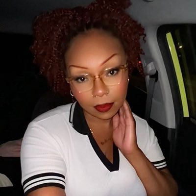DM(V) | 27 | poet by day, pornstar by night | big tit babe with a birthmark on her booty | DM for custom content | 🇩🇴🏳️🌈♓️