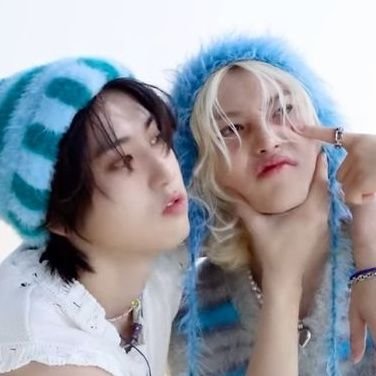 #swiftie'13🧣#army'18💜 #stay'21🧭
23 • (sʜᴇ/ʜᴇʀ)