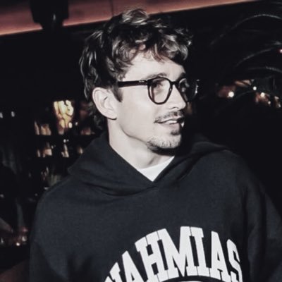  ‘ 𝟣𝟫𝟫𝟣 𝖬𝗈́𝗇𝖺𝖼𝗈! https://t.co/VD4wEpjOwl https://t.co/D7nlUcaPVW :je pense que nous sommes plus grands dans une autre dimension.