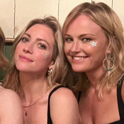 spreading the gay agenda • lover of wlw tv & all things reneé rapp• the hunting wives, hacks