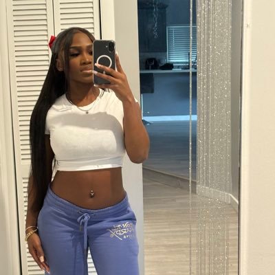 sheistyblasiann's profile picture. shop @exquisitewigs.co