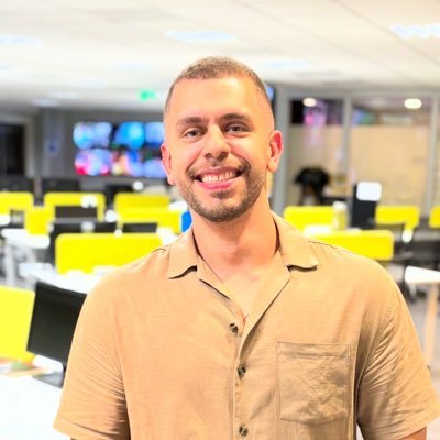 Jornalista.
Diretor e roteirista (Chegou O Carnaval).
Assista no Globoplay:
https://t.co/aDPO1wXZmL
