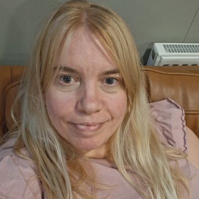 #Socialist #singlemumma trying 2 survive the UK currently!!! #graduate #disability #Irish #positivity #SussexSquad #SENparent #equality
🇮🇪😘✌️❤️