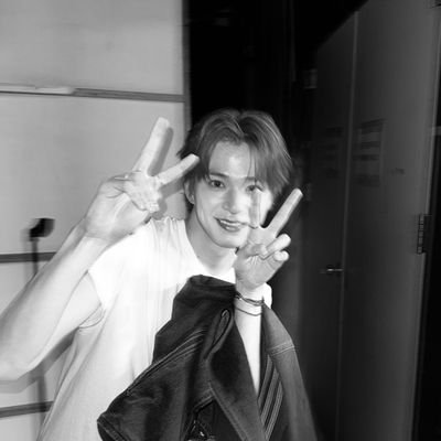 ASAHlSAN's profile picture. 𝐏𝐎𝐑𝐓𝐑𝐀𝐘𝐄𝐃 | 𝟮𝟬𝟬𝟭 • 柔らかい声の大阪の男性ですが、ロボットのような振る舞いをします.