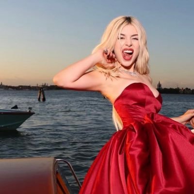 itsoffjonas's profile picture. ✨ Living in the MaxxEffect – Ava Max is my heartbeat 💗 | #Avatars