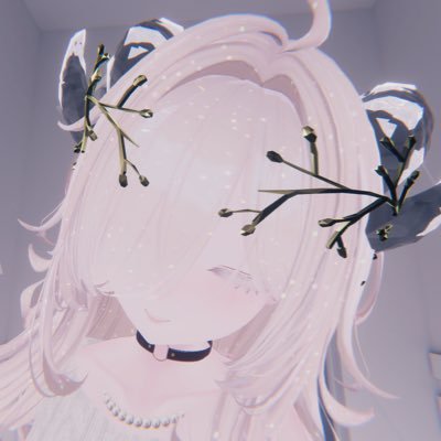 VRChat用アカウントになります。改変は優しい色合いと角とキラキラが好きです。占いとアロマテラピーと音楽。おっぱいぼいんぼいんクールビューティーお姉さんと穏やかな方が好き。虚弱体質で自分のキャパ把握できてないタイプなので急にいなくなったりしますがご心配なさらぬよ〜🙏