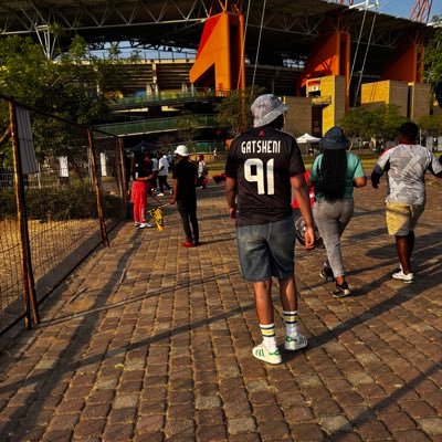 i love constructive debates . I won't be sympathetic to racists .Pirates supporter since 1997,Umkhonto we sizwe member