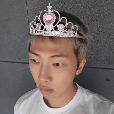 Rage and grace. BTS, fangirling, edits sometimes, pop culture, decolonisation, sports. Tweets in Tagalog occasionally. 🇵🇭🇦🇺 D-Day 🇸🇬 D3 // HOTS 🇸🇬 D1