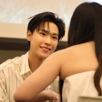 fandom จมจ . มือใหม่ ( ขออนุญาติไม่เลือกโพ เพราะเลือกไม่ได้ ถ้าเป็นมัมหมีน้องมาร์ค กลัวจะทรยศตัวเอง ขออยู่โพแฟนพี่จู และ แอบรักน้องมาร์คแบบเขินๆ 💛🩵 )