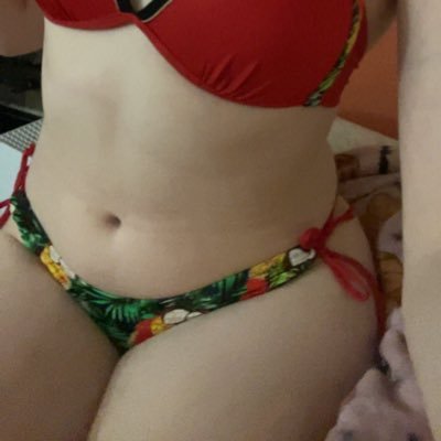 new account 🩷 19 yrs old/ submissive/ 5’1 / 100 lbs/ tell me how you’d use me 🙈