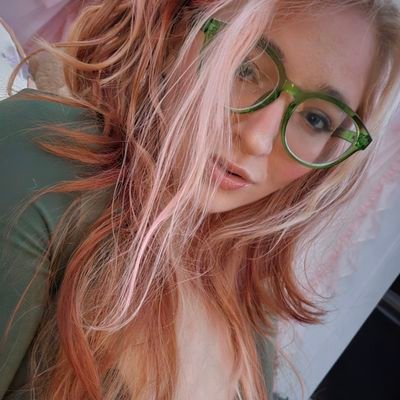 Just_vesi's profile picture. Goddess 
OF 
sexy petite Canadian model IG: @just_vesi_the_redhead