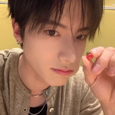 newdeobz's profile picture. 