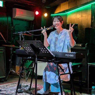 ピアノとギター弾き語りの動画や、オリジナル曲をツイートします。姉妹で路上ライブ時々します。→おやき@GuitarOyaki