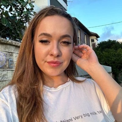 Michellelari66's profile picture. Slide into my dm and let’s chat ❤️💋