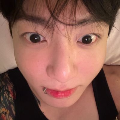 jeonjngkkie97's profile picture. i'm here for my seven dorks bangtan bois and my cockerel club totnum