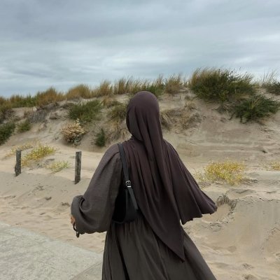 لولا الكتابة لامتلأت الطرقات بالصراخ.
الأكونت التاني : @ansan_101