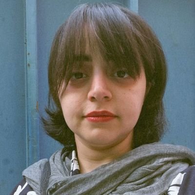 در انظار مردم، در راه اعتبار و عزت بالا میرفتم و زندگی با همان شتاب از زیر پایم میگذشت و از من دور میشد.