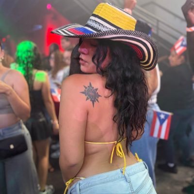 your fav sapphic water sign singer/dancer ✩444✩