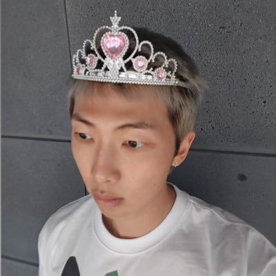 king_rkvie's profile picture. just another bisexual girl with her bf (namjoon) | ot7
