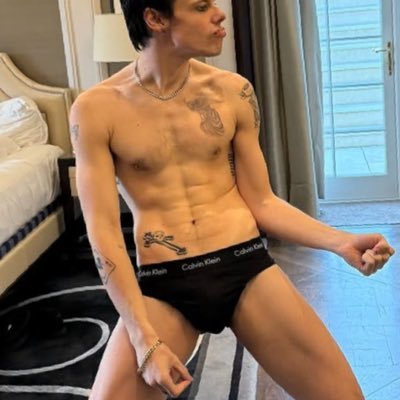 Mikegustin69's profile picture. Gay