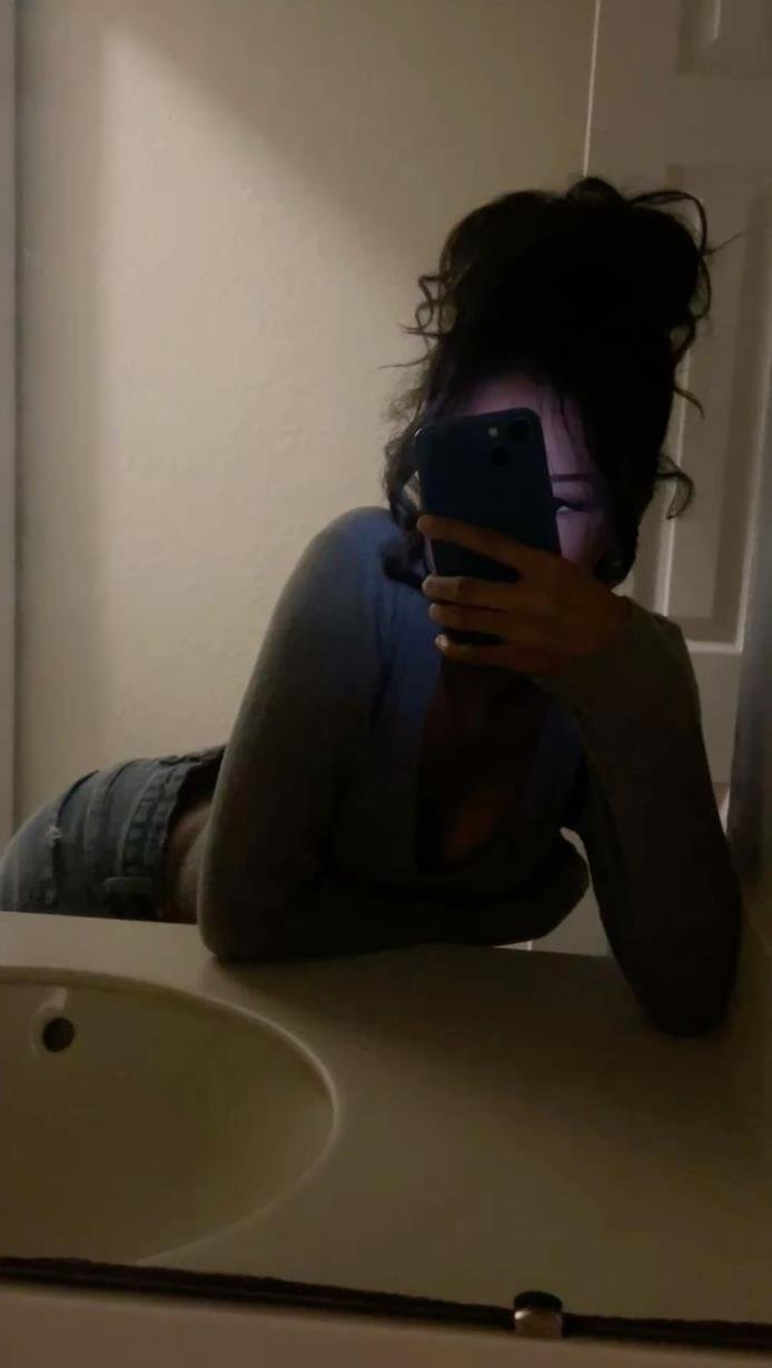 Mirura_Menidon's profile picture. This is simply a spam page... Go ahead and support my primary account @Gabbyycaky