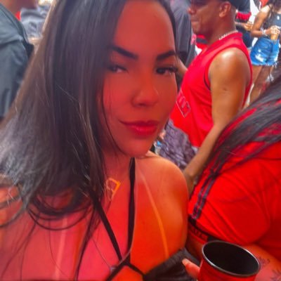 Seus olhos brilham como a Lua, uma mulher de fases. Na madrugada, ela brilha, de longe se destaca! @Flamengo. | RJ 🔁 SP