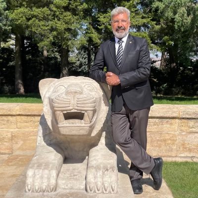 Lütfen TAKİP etmeyin. Sadece tarihe not düşsün diye yazıyorum. Sadece İNSAN olmaya çalışan biri… MUTLULUĞUN SIRRI’nı anlatmaya çalışan Anadolu CAHİL’iyim..!