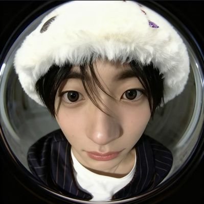 thrsannie's profile picture. ⠀⠀eu e o san assistindo viado...                              @parkerverso sunoo to my jake