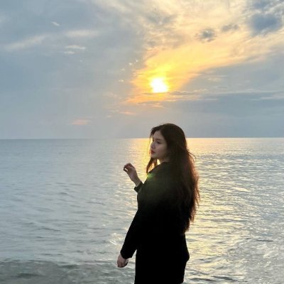 Happiness will not miss anyone. Sooner or later, it will find you. Please become a forever crazy, forever romantic, and forever clear existence.🚫 No to pornogr