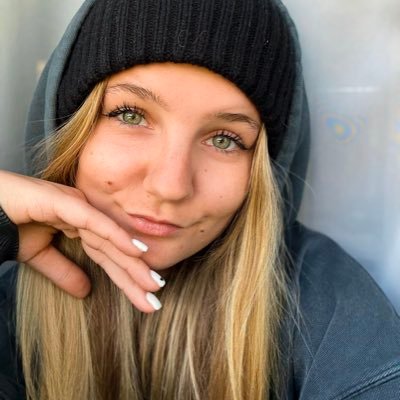 Larissa | 26 | macht Dinge in der stationären Jugendhilfe | Creator Managerin bei @Regnum4Games | Baes @jen_vlr @redarrrraaa