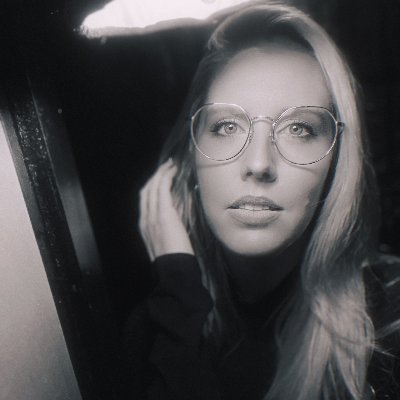 authorsjnox's profile picture. 🌙Writer of fantasy worlds, powerful women, morally grey villains and the odd dragon.
